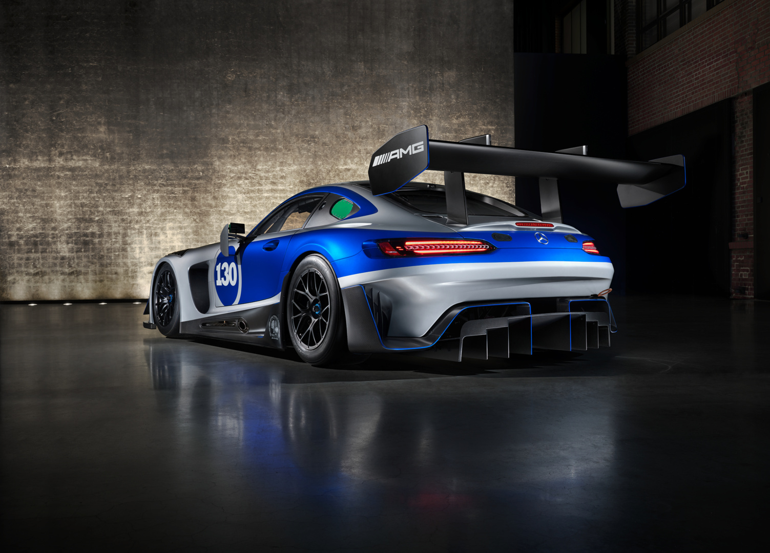 SMALL_2024_AMGGT3130Y_image_3_4rear_5_4